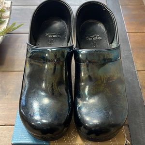 Womens size 40 Dansko Petrol Patent clogs nursing medical shoes